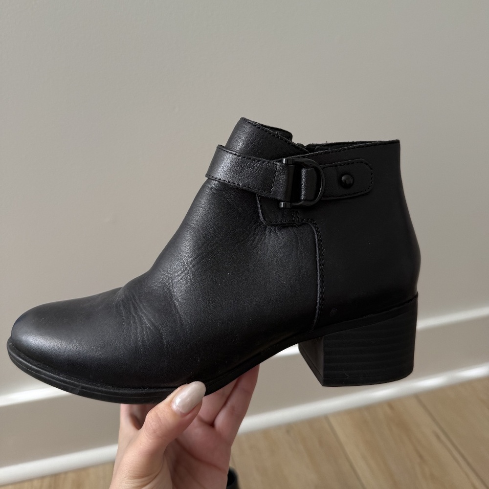 Naturalizer Dora Black Leather Ankle Boots